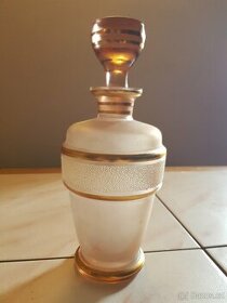 Broušená skleněná váza, s víčkem. Karafa - 1