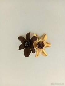 Brož zlatý a hnědý květ