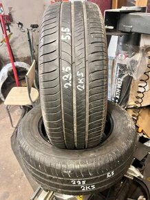 2ks. 215/60 R16 Michelin pneu