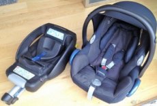 maxi cosi autosedacka a se zakladnou vajicko isofix cerna