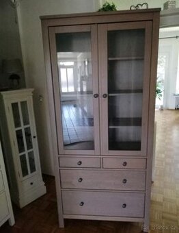 HEMNES VITRÍNA - 1