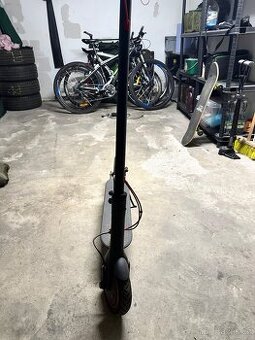 Elektrická koloběžka – Xiaomi Mi Electric Scooter (s vadou)