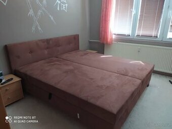 Prodám čalouněnou vyšší manželskou postel 180x200