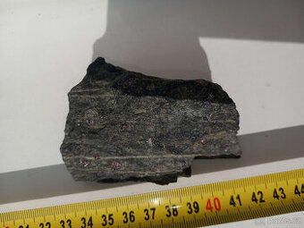 Minerál, nerost, Český granát, pyrop