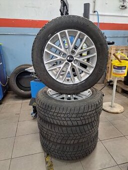 Kia Rio sada ALU a zimní pneu Barum 185/65/15
