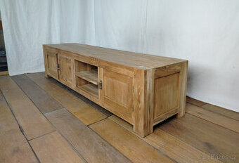Nízká masivní komoda - TEAK - 1