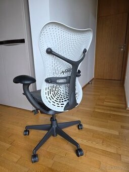 Herman Miller Mirra