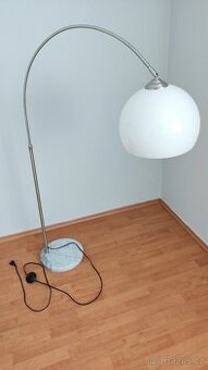 Stojací lampa