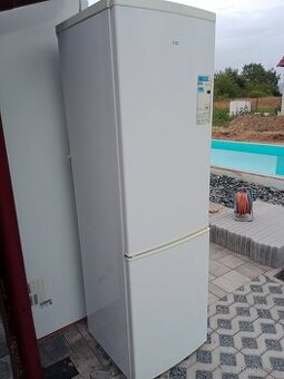 Lednice s mrazakem EGC