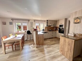 Prodej rodinné domy, 250 m² - Znojmo - Oblekovice + zahrada