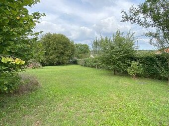 Prodej stavebního pozemku 1.001 m² Všedobrovice (Štiřín), IS