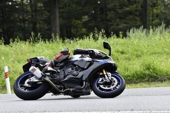 Yamaha R1