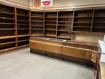 Dřevěné regály do prodejny