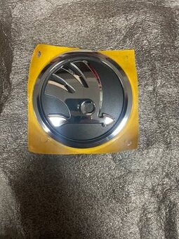 Originální Škoda logo/badge – 5J0 853 621 A AUL