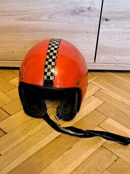 Přilba na veterána, retro přilba- KOVONA KARVINÁ- 57-58