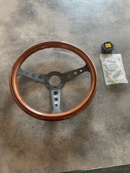 Dřevěný volant Momo Indy