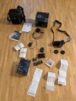 Panasonic Lumix DC-GX9 s objektivy a příslušenstvím
