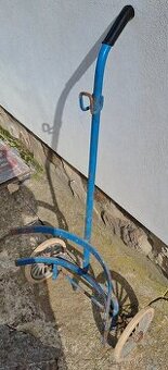 Vozík rudl na popelnice