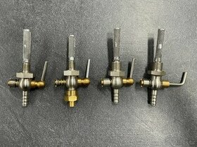 Nový kohout Pérák Janeček, Komunista a Pio 550 555