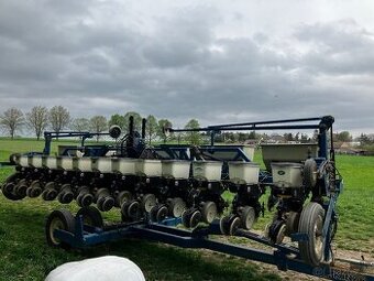 Přesný secí stroj