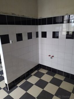 Prodám obklady na zeď, černé, lesklé, rozměr 20x20 cm, cena