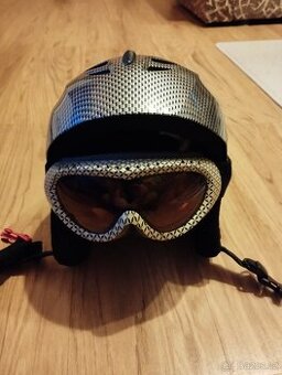 Lyžařská přilba + brýle