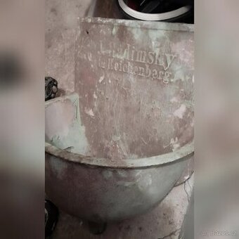 Stará litinová výlevka/umyvadlo