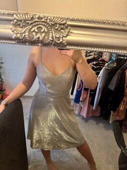 Stříbrné třpytivé šaty S