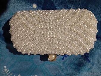 Perličové psaníčko na ples