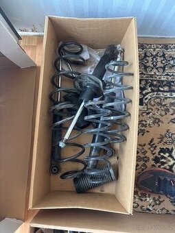 VW Golf V, seriovy podvozek. Tlumice a pruziny