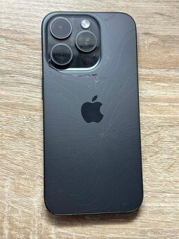 iPhone 15 pro plní funkční