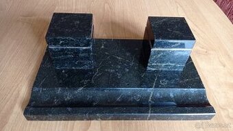 mramorový kalamář