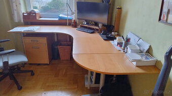 Rohový psací stůl