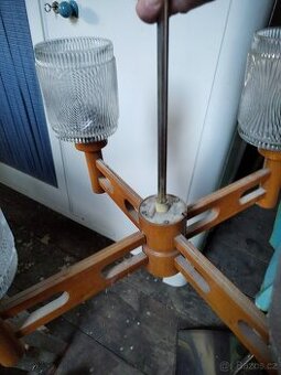 Retro dřevěný lustr