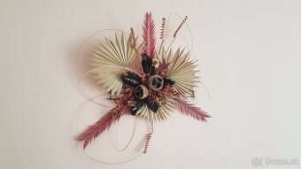 Dekorativní suchá květina na zeď