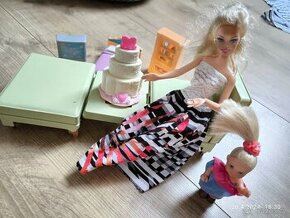 Barbie s holčičkou a nabytek