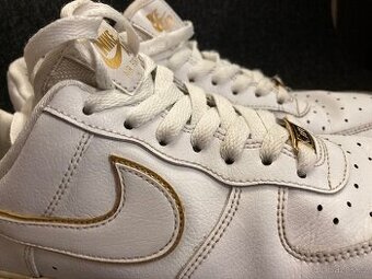 Obrázek k inzerátu: Nike Air Force 1 vel. 38 zlaté