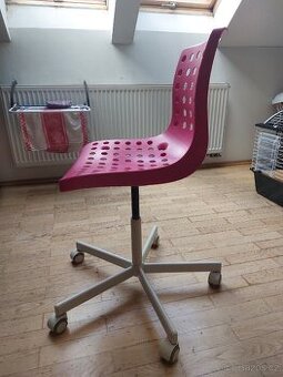 Židle IKEA SKÅLBERG / SPORREN růžová