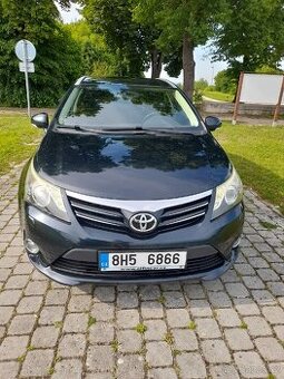 Toyota avensis 2.0d4d 2012