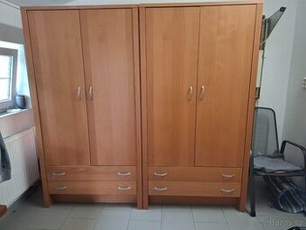 2 šatní skříně