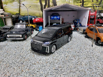 model auta 1:18 Toyota Alphard čierna farba ,Paudi