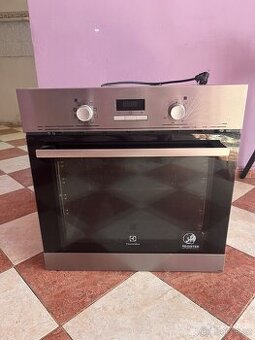 Vestavěná trouba Electrolux