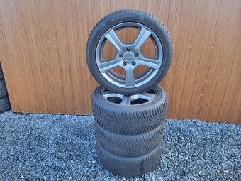 Prodám zimní sadu pneu 225/45R17 Hankook ET49