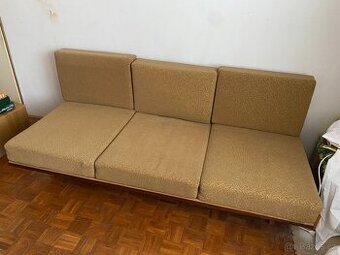 Rozkládací pohovka / gauč, lakovaná ořechová dýha