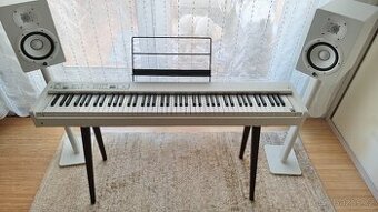 PIANO KORG D1 + nohy Korg ST-WL masivní dub + bedny 2xYamaha