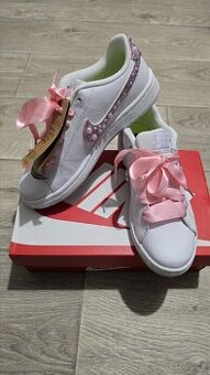 Nike court royale 2    38,5eu