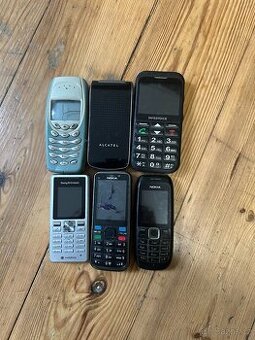 Sada nefunkčních telefonů