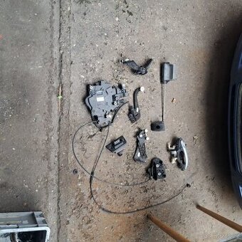 Prislusenstvy levych soupacich dveri vw t5,  multivan