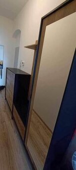 Předsíňová skříň