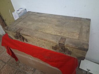 Stará vojenská bedna
